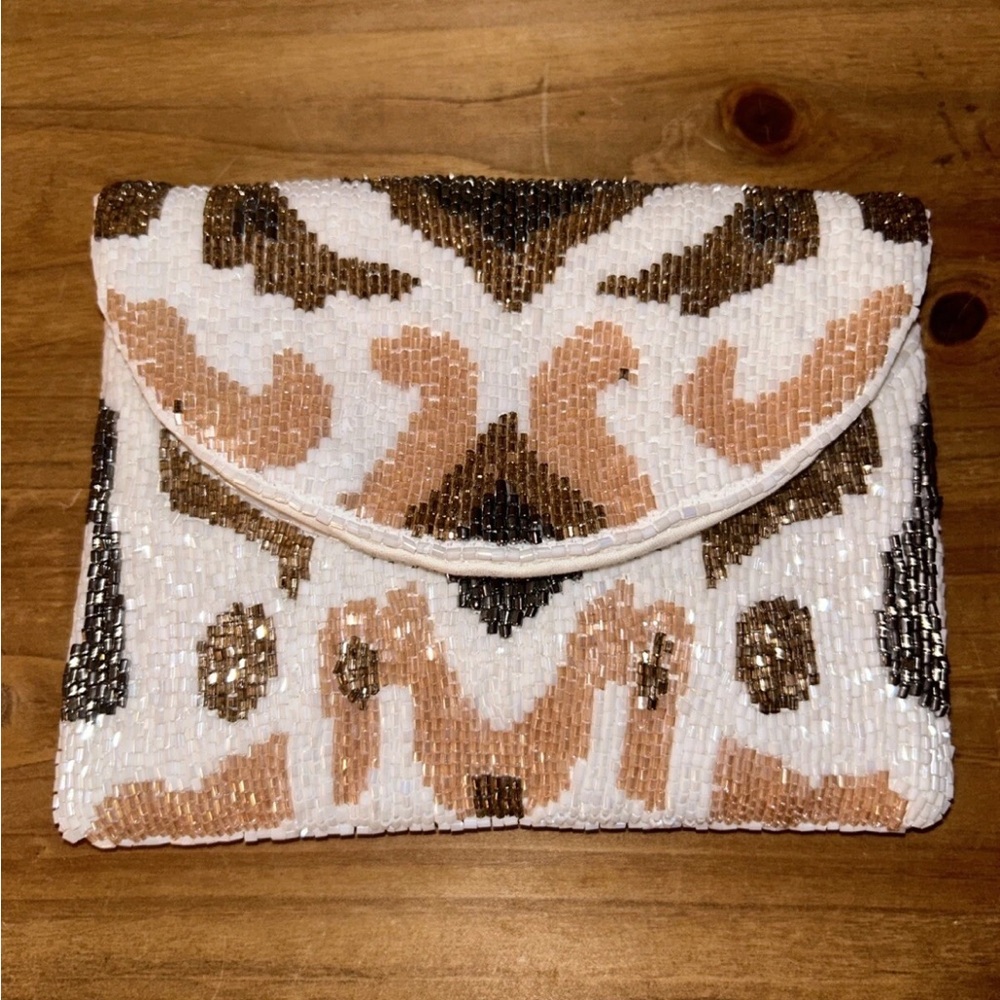 La Chic Designs Beaded Crossbody with chain strap